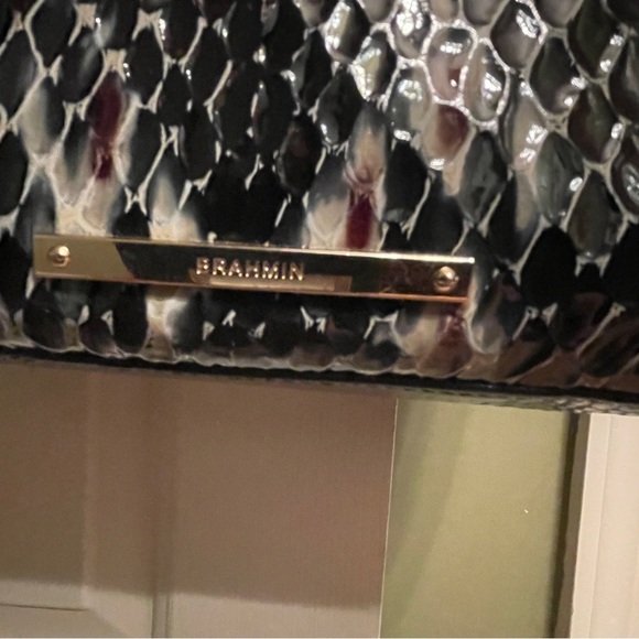 👜 RARE FIND!! Brahmin Medium Asher Python Print Tote in Black Carlisle pattern! - Picture 5 of 11